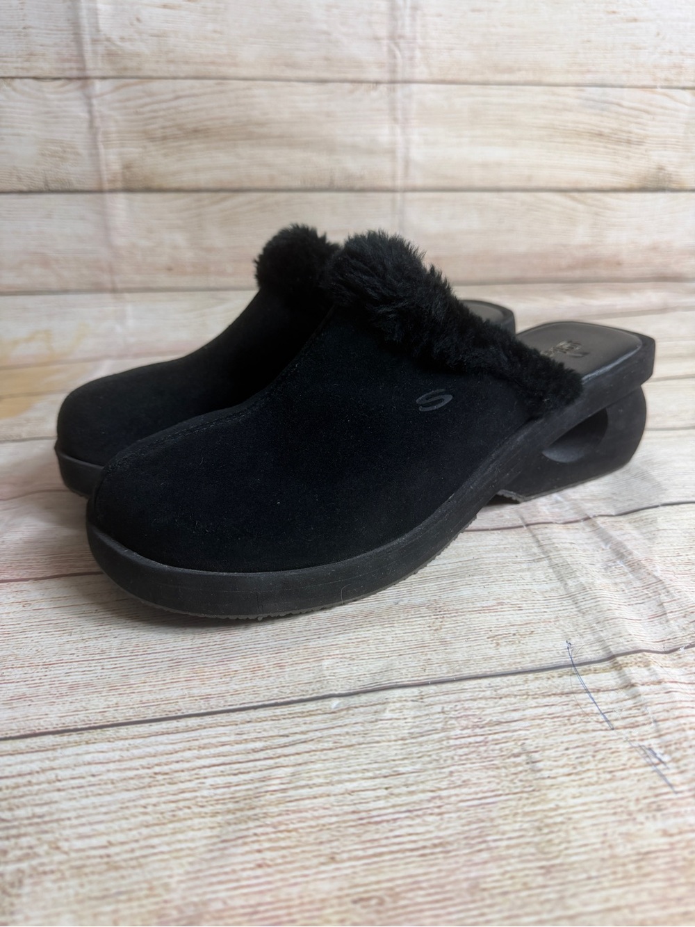 Vintage Y2K Skechers Spinners II black suede leather clogs. Faux fur. Size 9.5